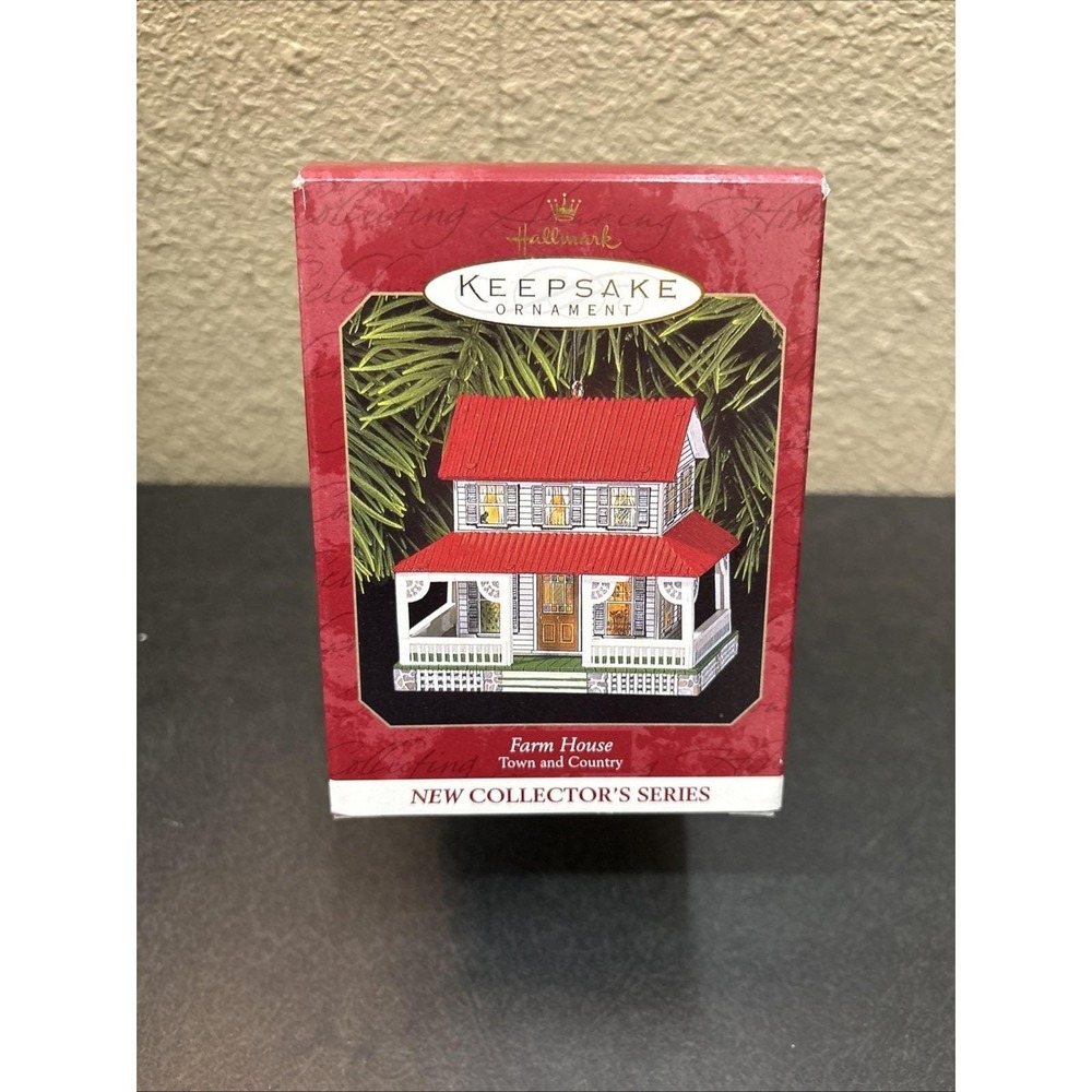 1999 Hallmark Keepsake Ornament Farm House Town And Country Collector's‎ Series.
